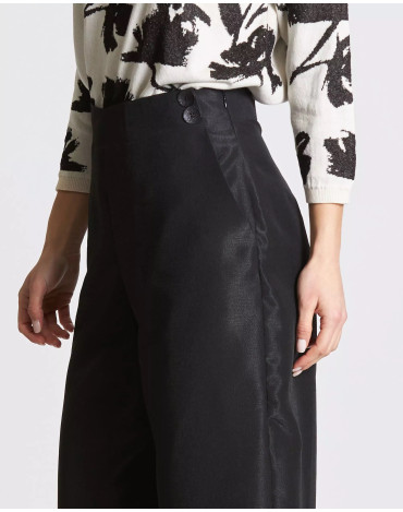 Pantalón negro cropped en... 2