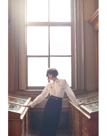 Blusa blanca con pedrería... 2