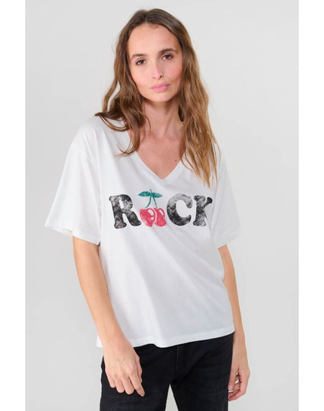 Camiseta blanca con estampado de...