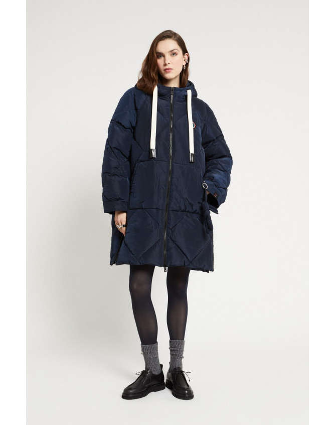 Abrigo midi de plumas con capucha...