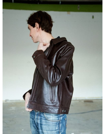 Cazadora marrón de cuero...